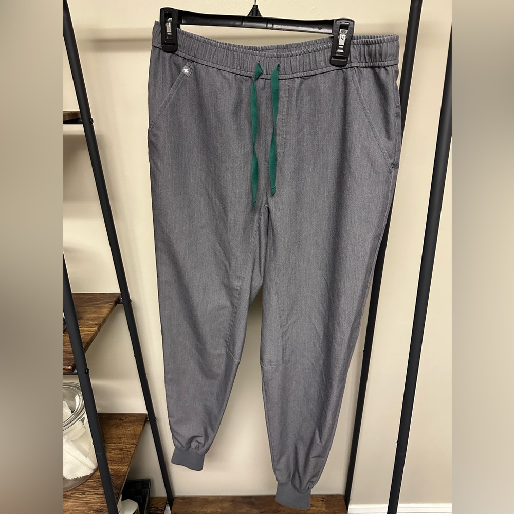 Men's Figs Gray Jogger Scrubs with Green Drawstring